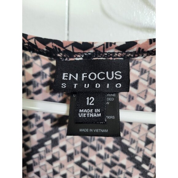 EN FOCUS STUDIO Women's SZ 12 Faux Wrap Dress 3/4 Sleeve NWT Geometric Print - Picture 4 of 9